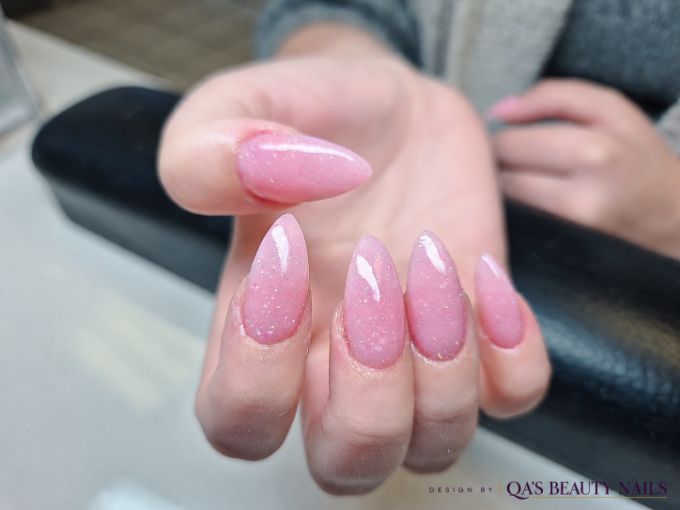 Rosa Modellage mit feinem Schimmer